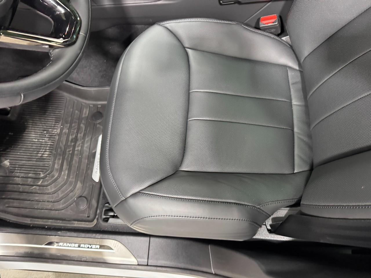 Land Rover Range Rover Sport Vehicle Full-screen Gallery Image 29