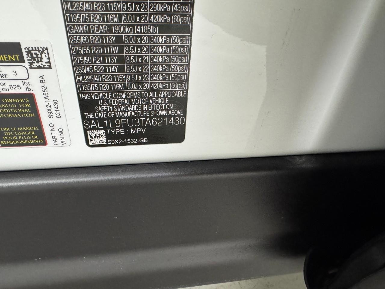 Land Rover Range Rover Sport Vehicle Full-screen Gallery Image 35