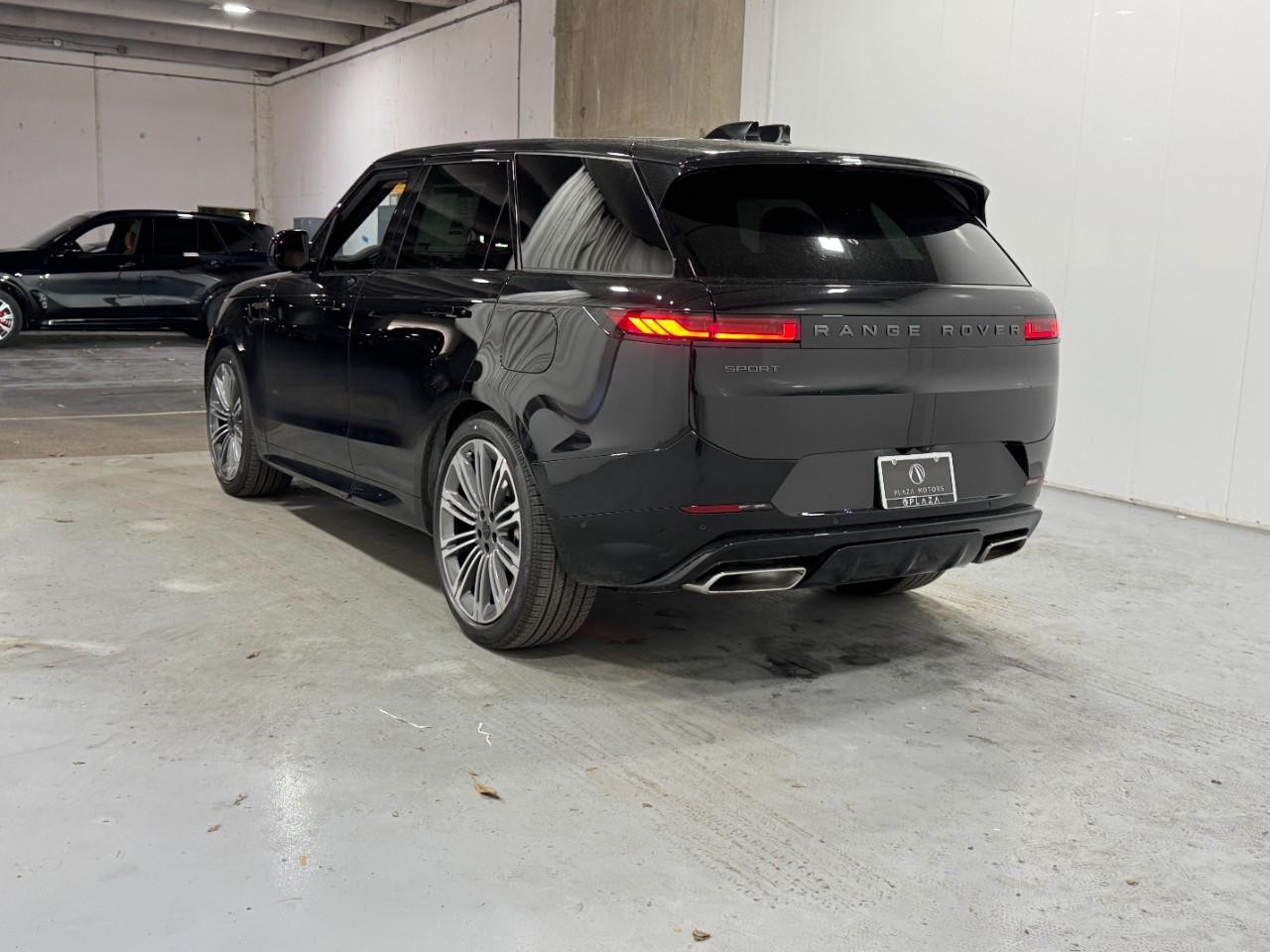 Land Rover Range Rover Sport Vehicle Full-screen Gallery Image 3