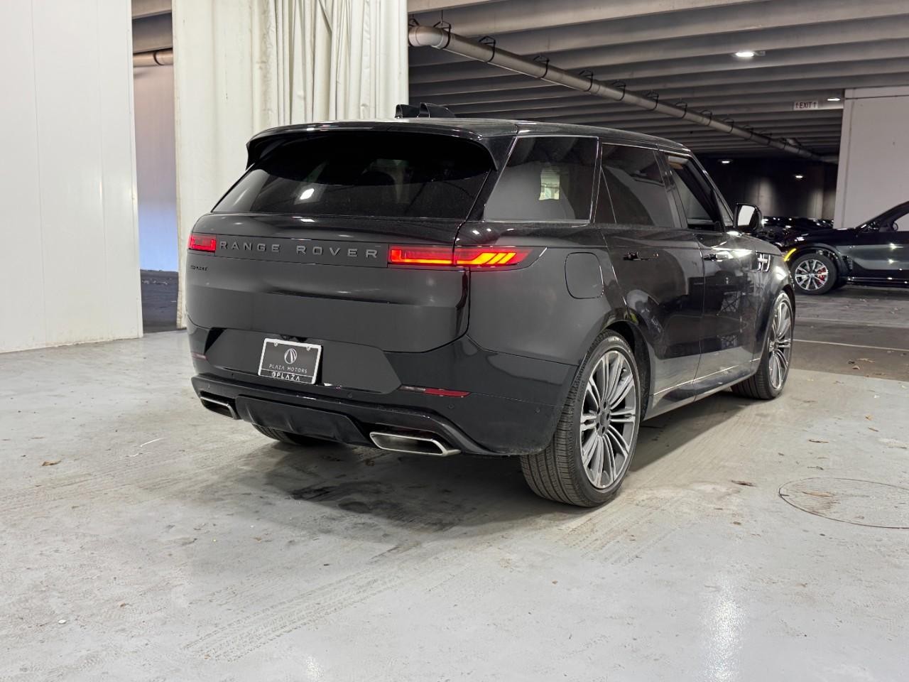 Land Rover Range Rover Sport Vehicle Full-screen Gallery Image 4