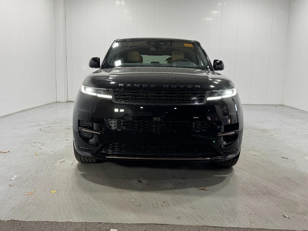 Land Rover Range Rover Sport Vehicle Full-screen Gallery Image 7