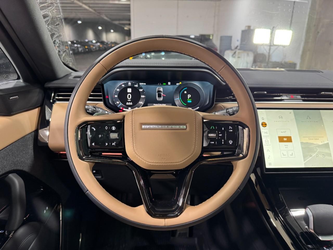 Land Rover Range Rover Sport Vehicle Full-screen Gallery Image 14