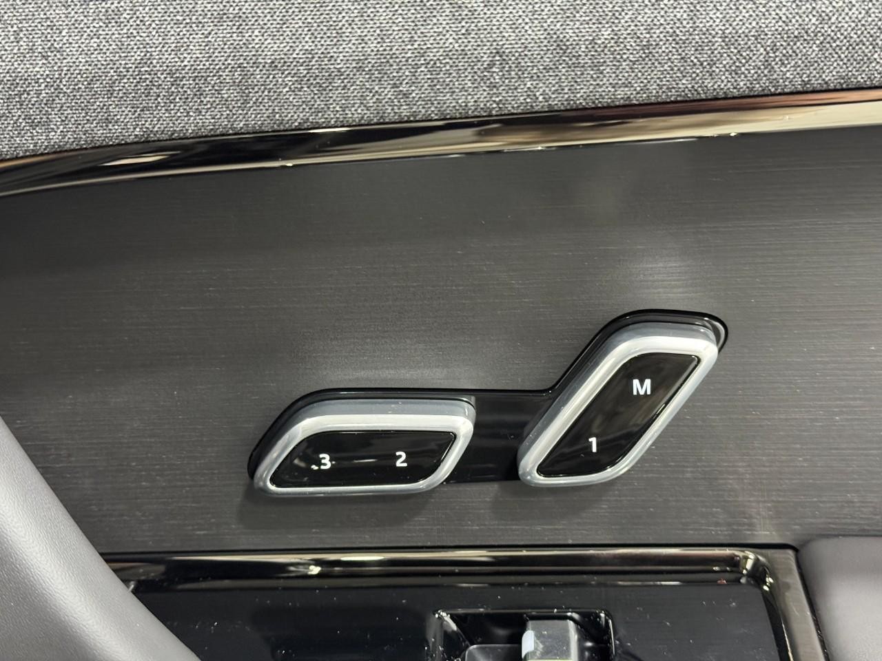 Land Rover Range Rover Sport Vehicle Full-screen Gallery Image 20