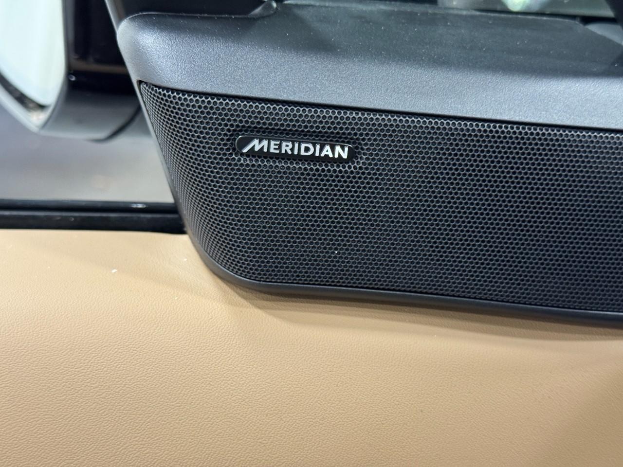 Land Rover Range Rover Sport Vehicle Full-screen Gallery Image 23