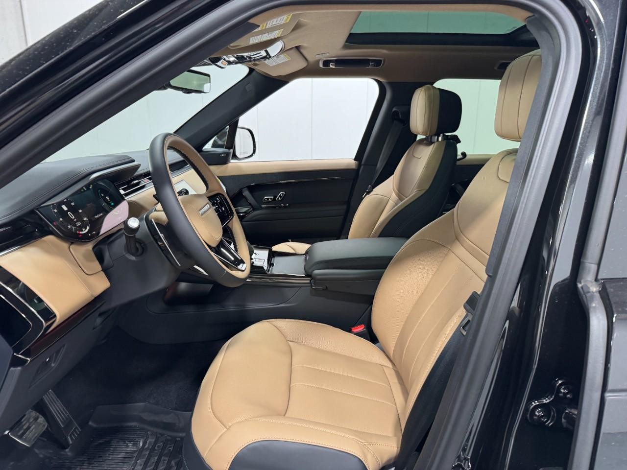 Land Rover Range Rover Sport Vehicle Full-screen Gallery Image 27