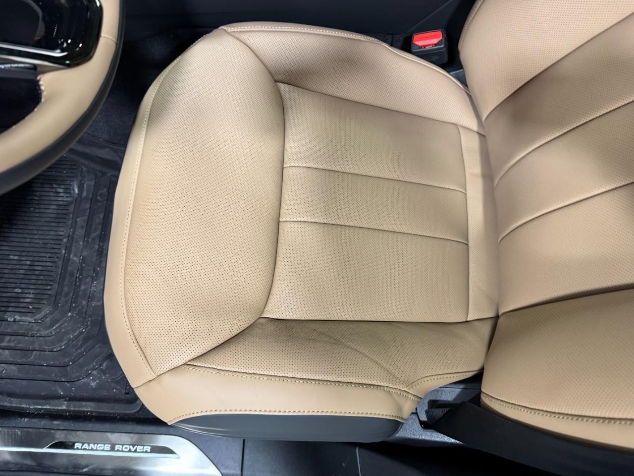 Land Rover Range Rover Sport Vehicle Full-screen Gallery Image 28