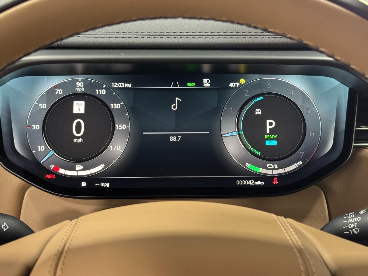 Land Rover Range Rover Sport Vehicle Full-screen Gallery Image 32