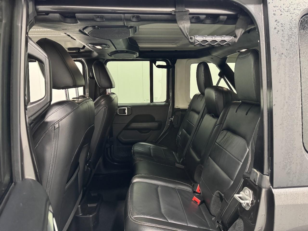 Jeep Wrangler Unlimited Vehicle Full-screen Gallery Image 08