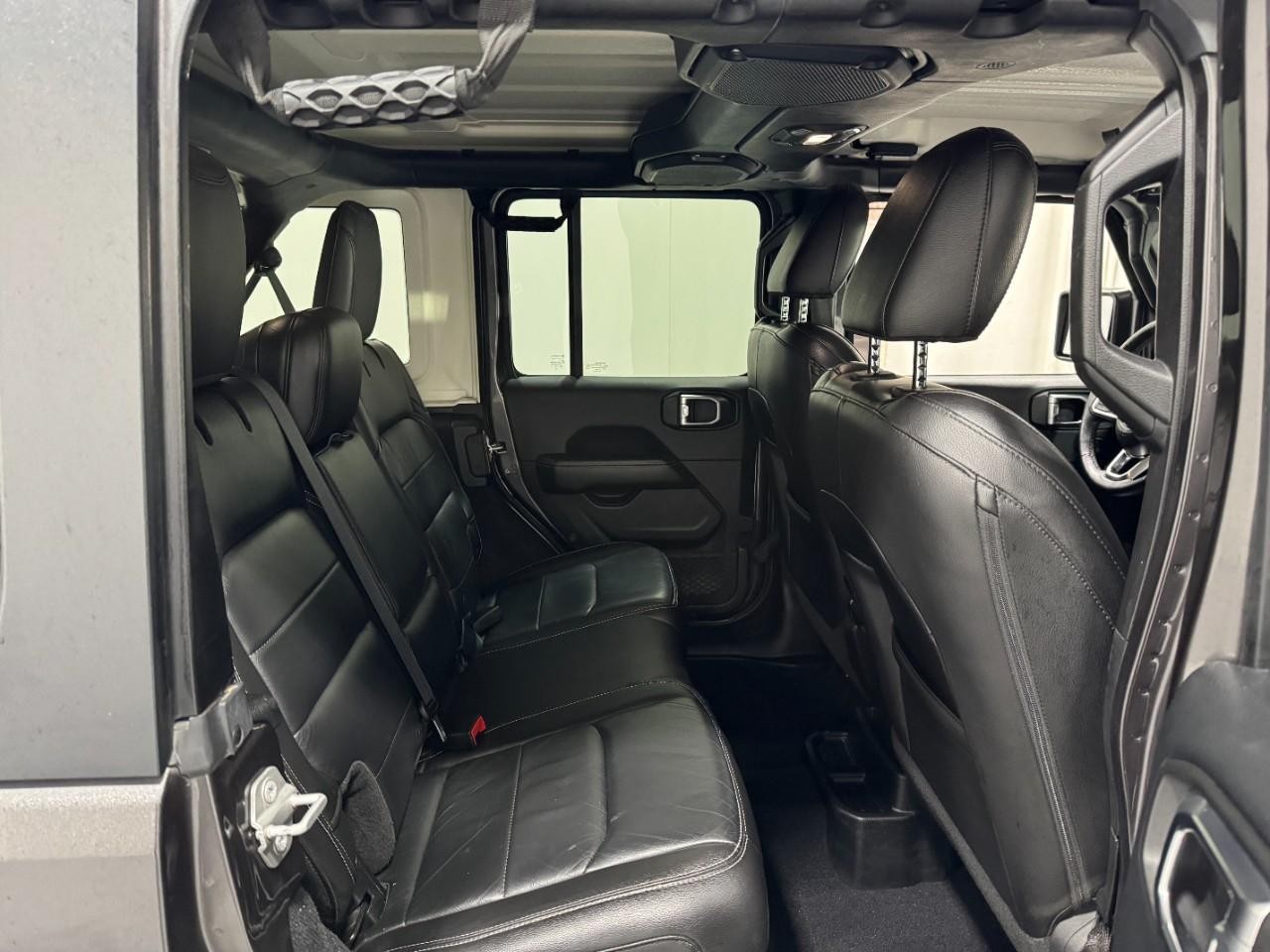 Jeep Wrangler Unlimited Vehicle Full-screen Gallery Image 10