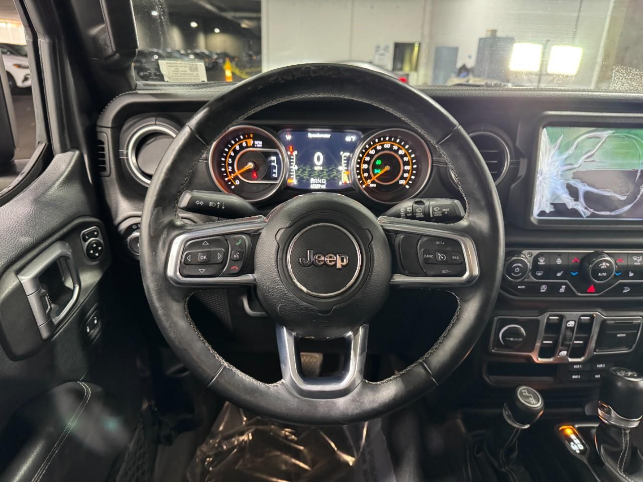 Jeep Wrangler Unlimited Vehicle Full-screen Gallery Image 12