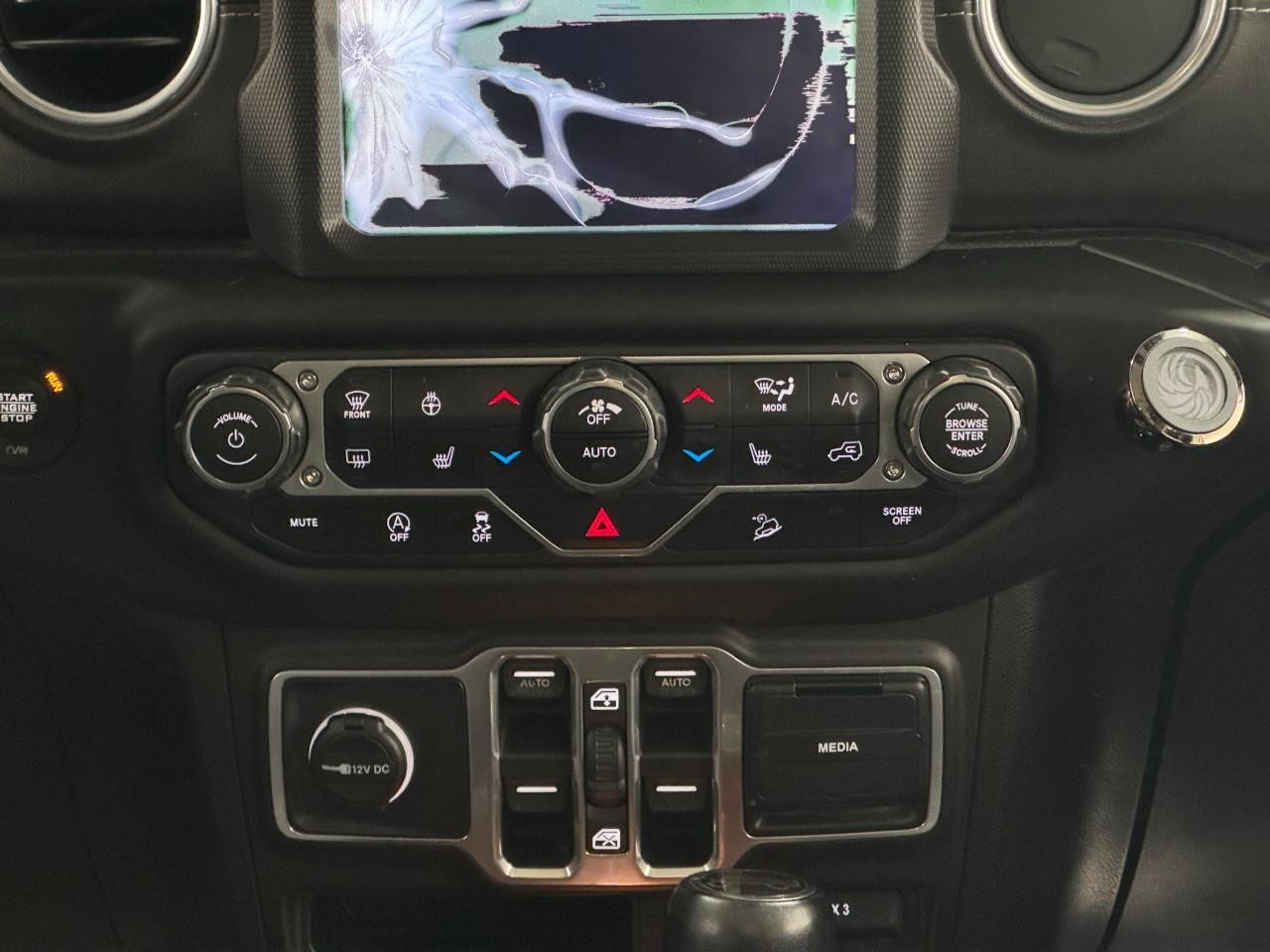 Jeep Wrangler Unlimited Vehicle Full-screen Gallery Image 13