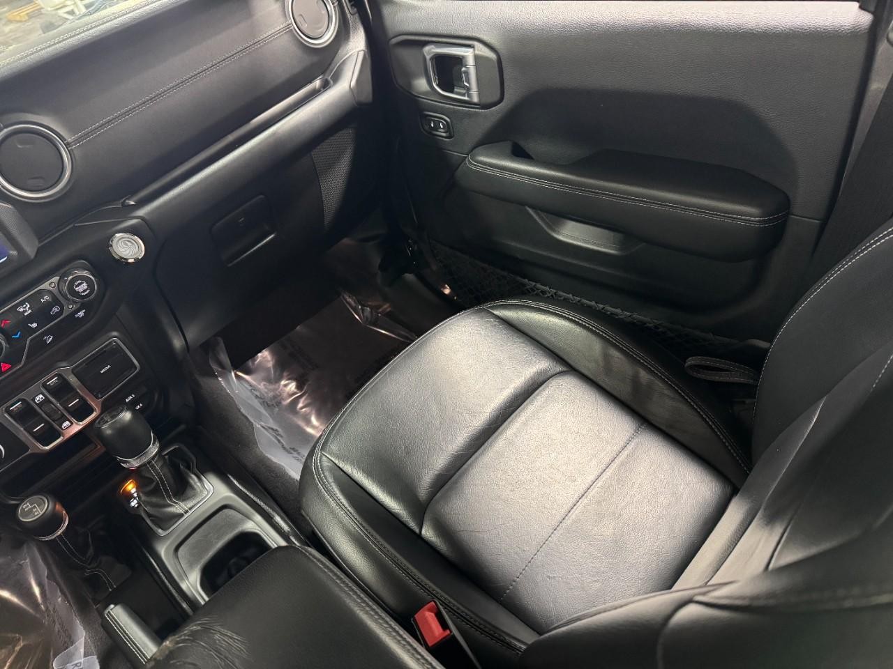 Jeep Wrangler Unlimited Vehicle Full-screen Gallery Image 15