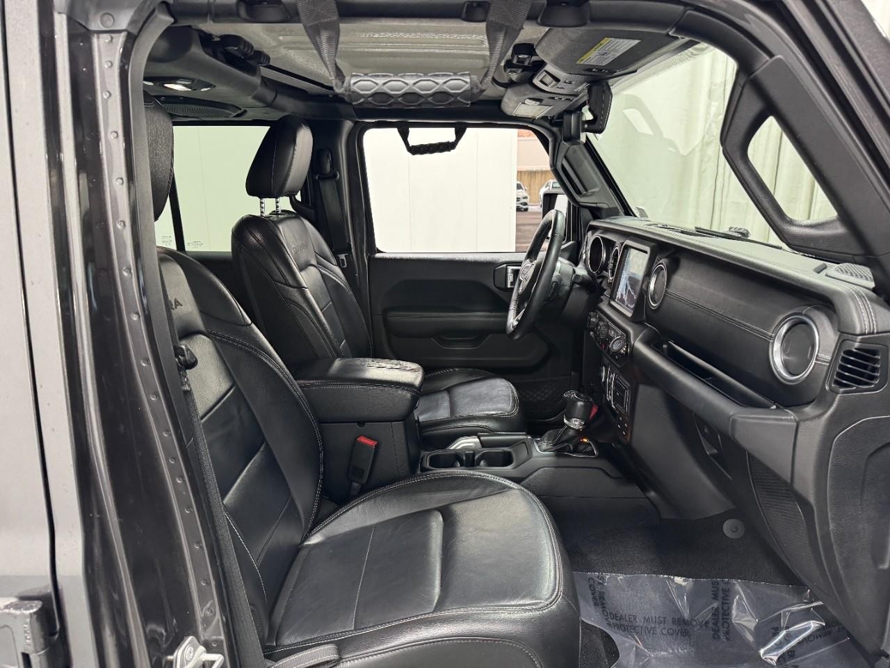 Jeep Wrangler Unlimited Vehicle Full-screen Gallery Image 16