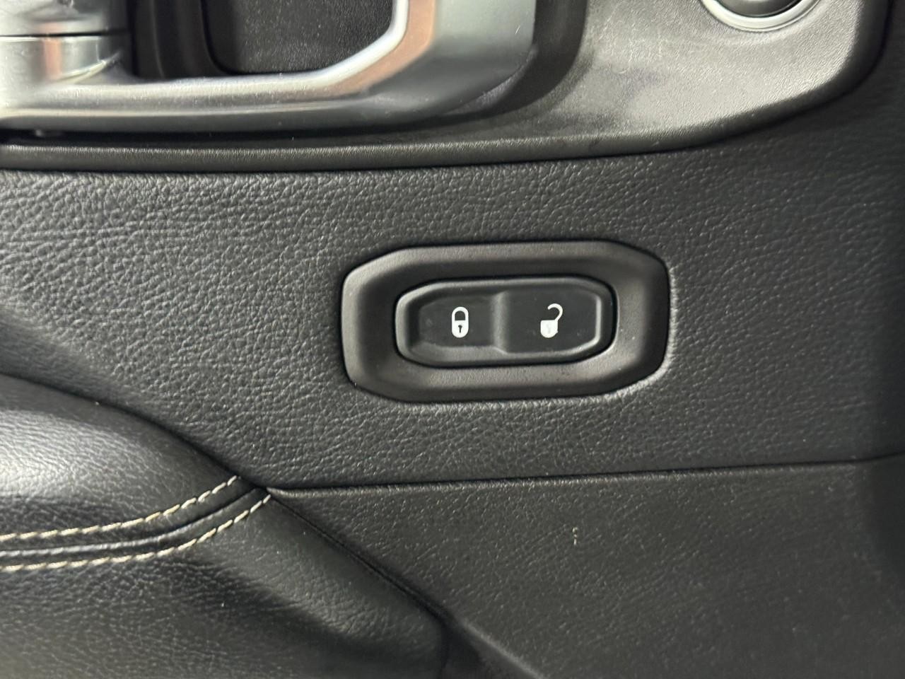 Jeep Wrangler Unlimited Vehicle Full-screen Gallery Image 22