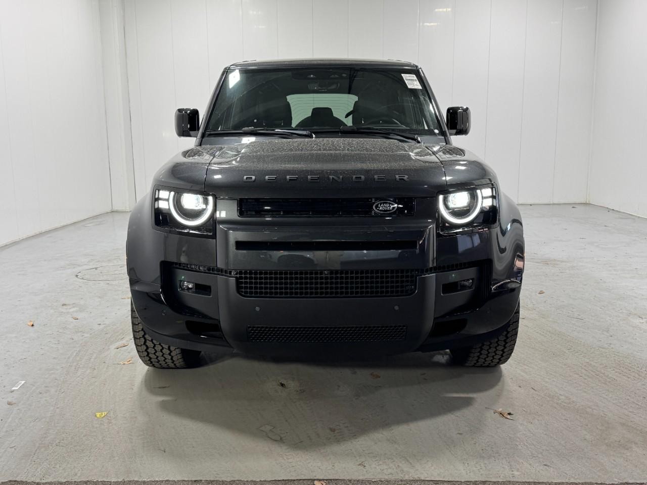 Land Rover Defender Vehicle Full-screen Gallery Image 7