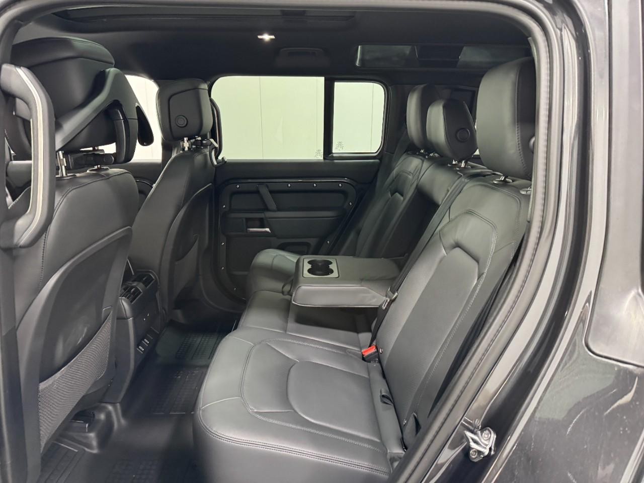 Land Rover Defender Vehicle Full-screen Gallery Image 8