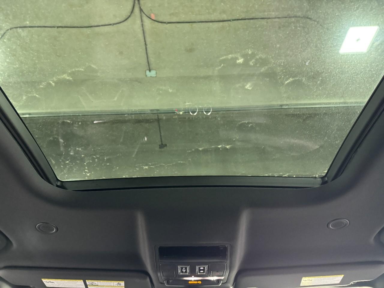 Land Rover Defender Vehicle Full-screen Gallery Image 12