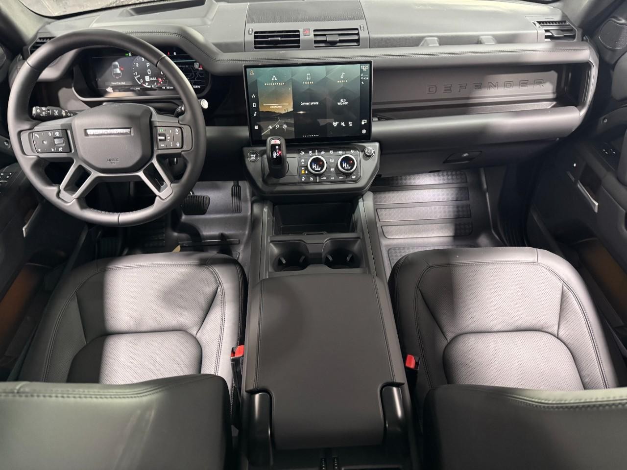 Land Rover Defender Vehicle Full-screen Gallery Image 13