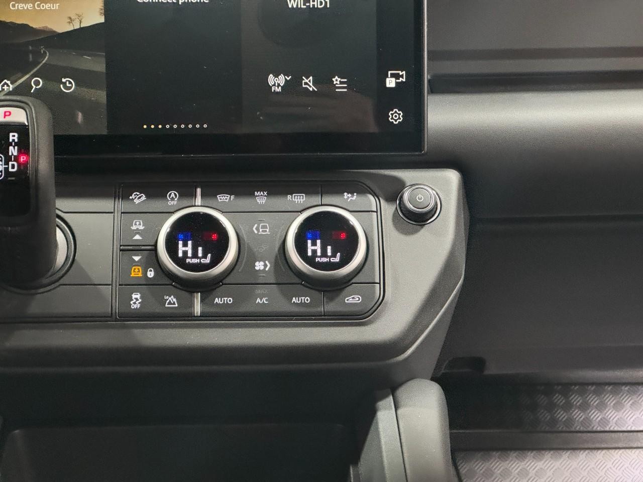 Land Rover Defender Vehicle Full-screen Gallery Image 16