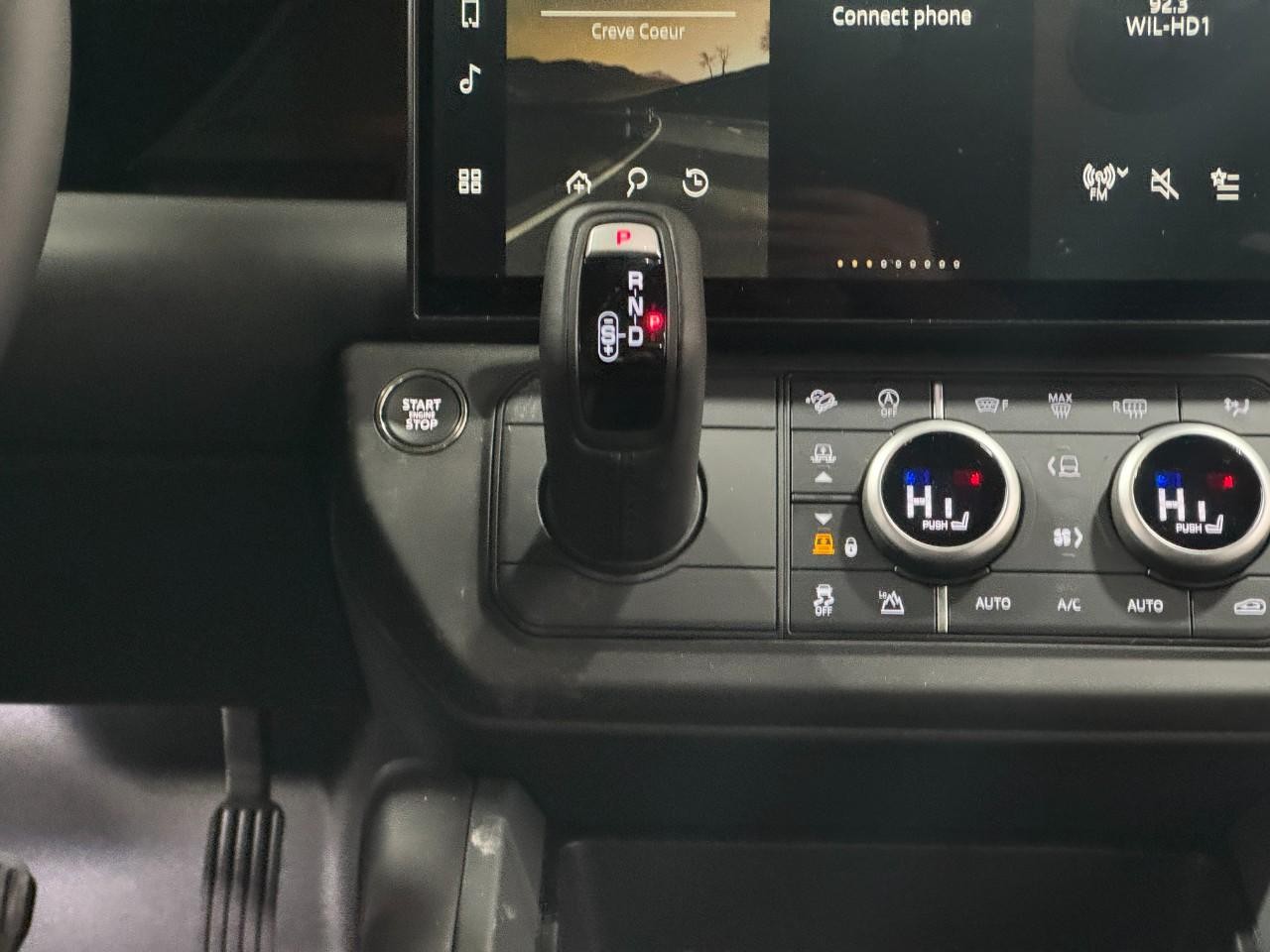 Land Rover Defender Vehicle Full-screen Gallery Image 17