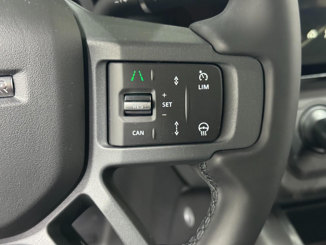 Land Rover Defender Vehicle Full-screen Gallery Image 31