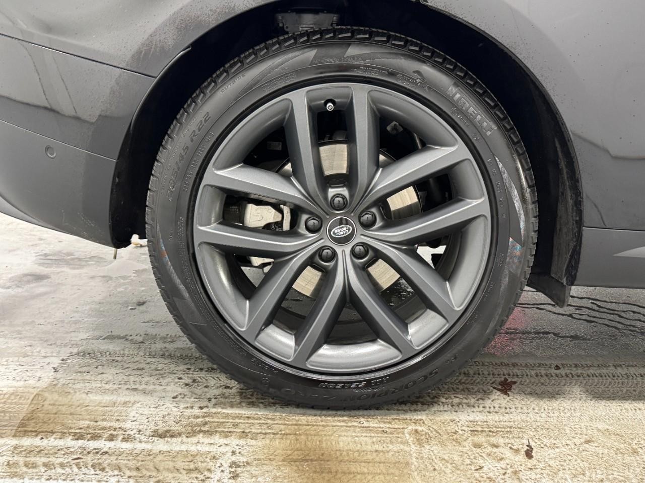 Land Rover Range Rover Sport Vehicle Full-screen Gallery Image 5