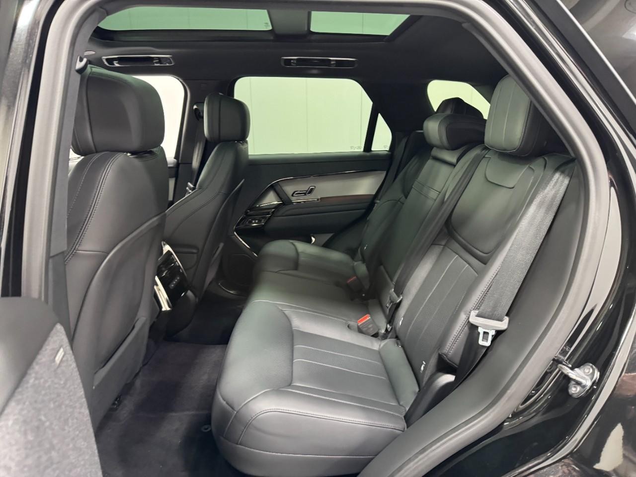 Land Rover Range Rover Sport Vehicle Full-screen Gallery Image 8