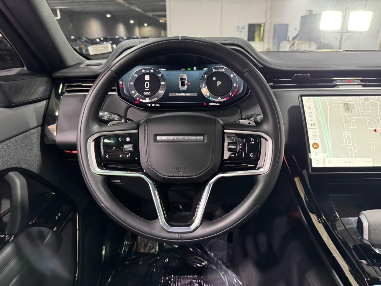 Land Rover Range Rover Sport Vehicle Full-screen Gallery Image 14