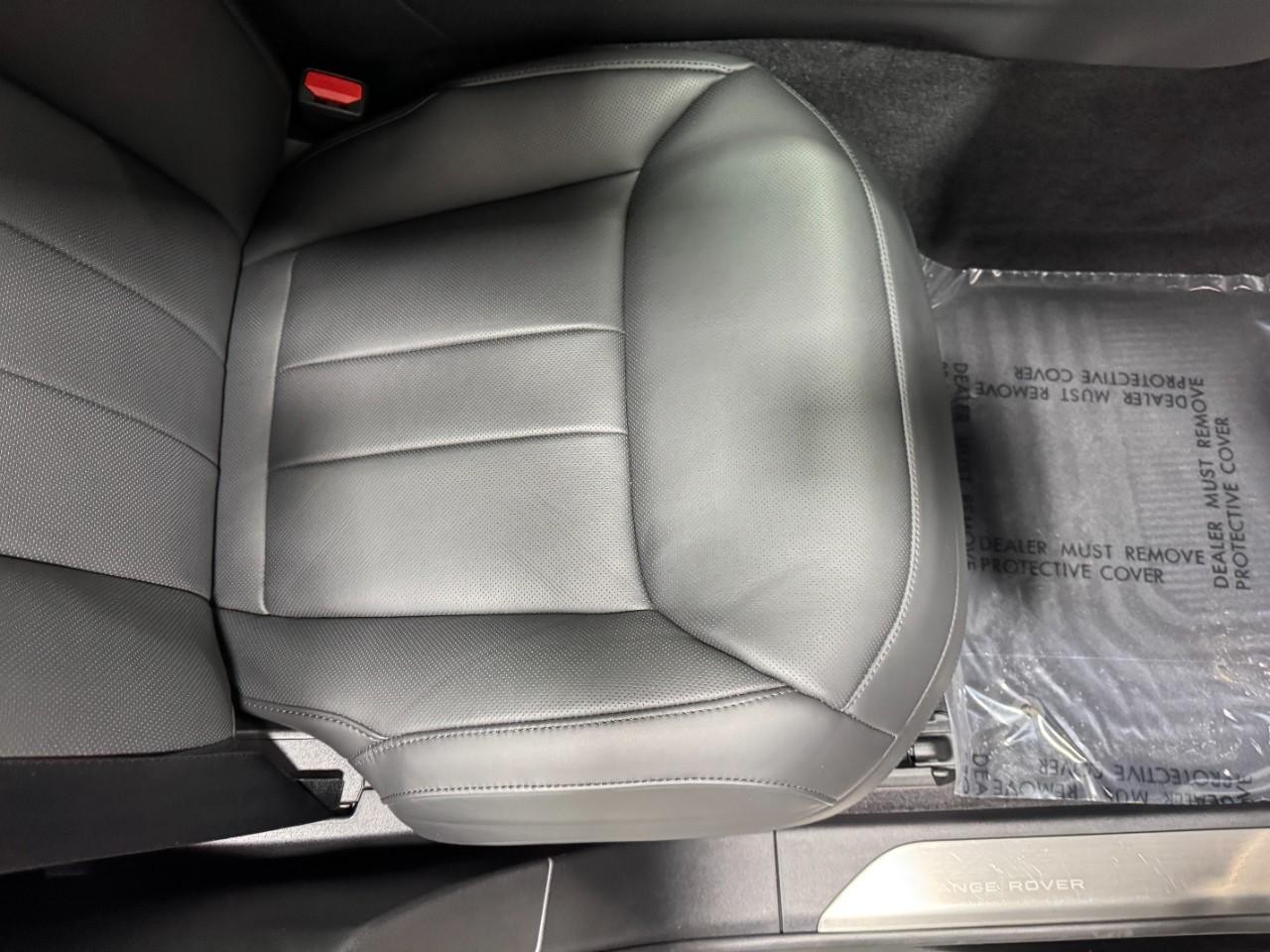 Land Rover Range Rover Sport Vehicle Full-screen Gallery Image 19