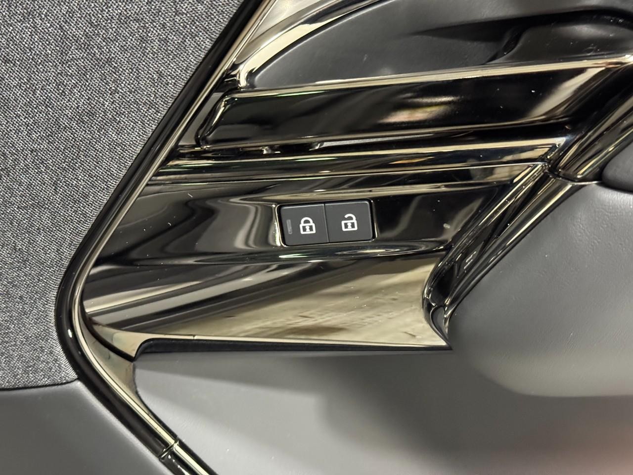 Land Rover Range Rover Sport Vehicle Full-screen Gallery Image 22