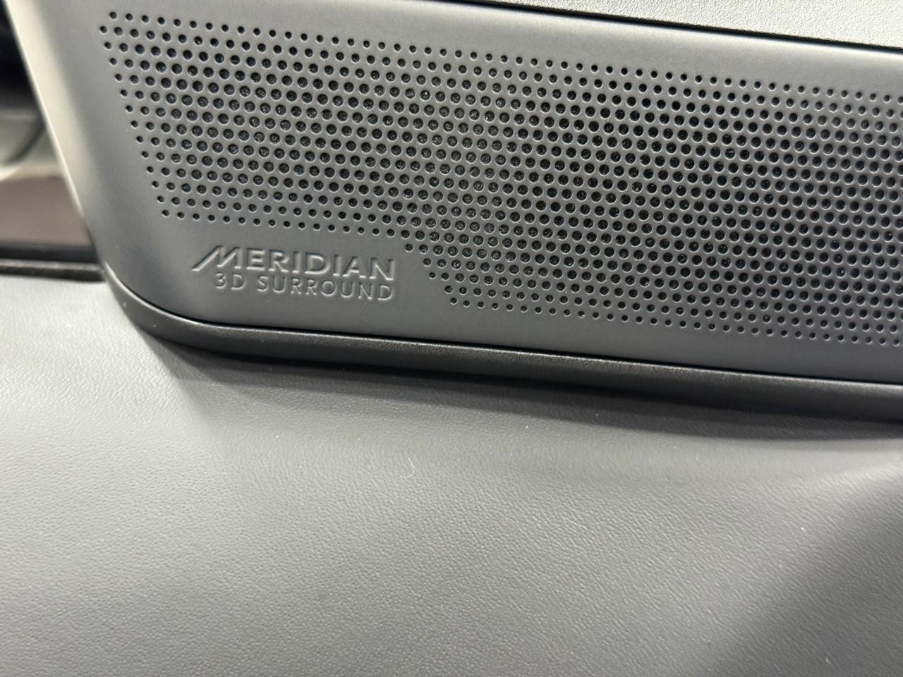 Land Rover Range Rover Sport Vehicle Full-screen Gallery Image 23