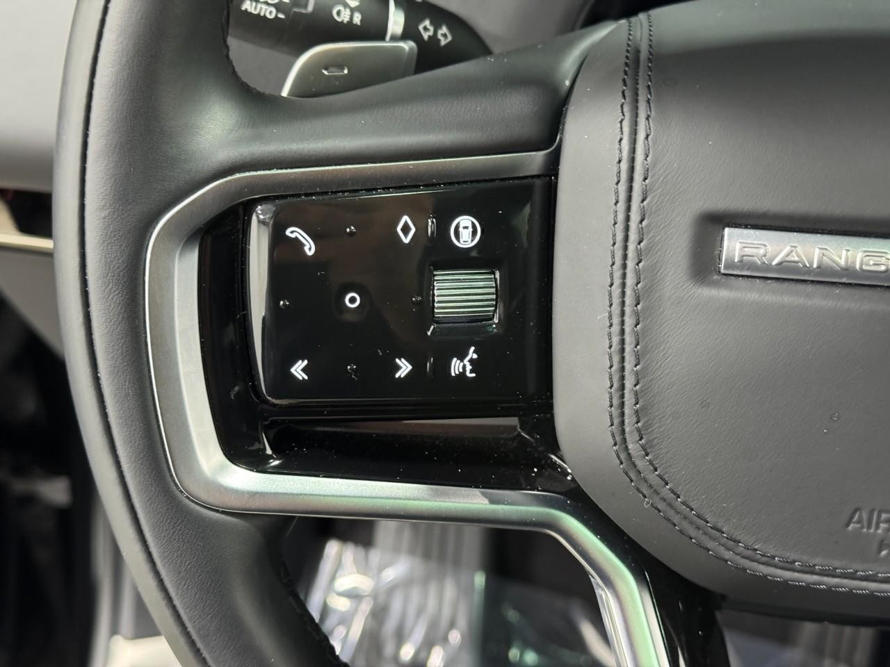 Land Rover Range Rover Sport Vehicle Full-screen Gallery Image 30