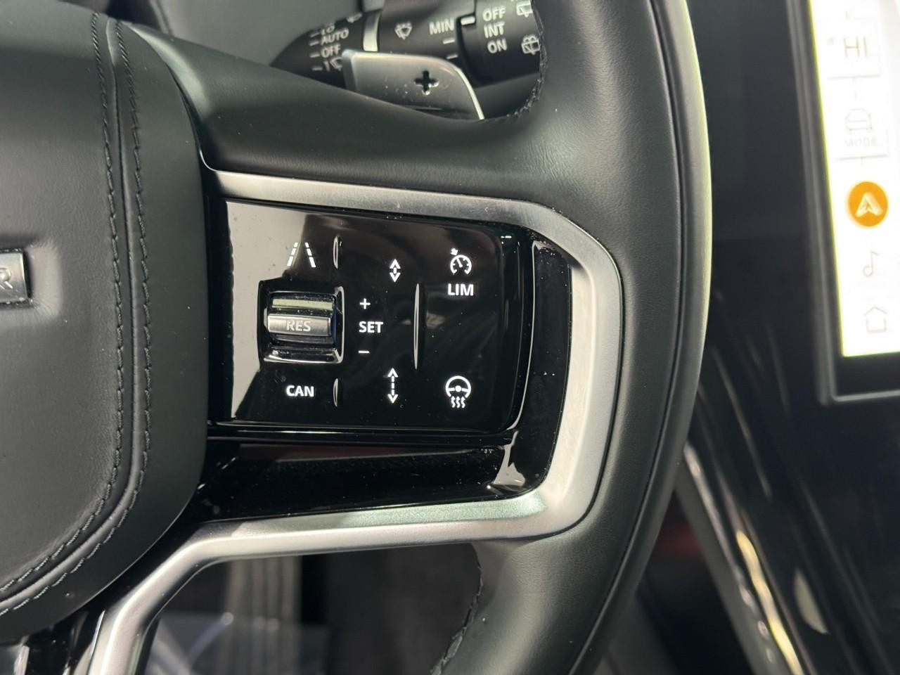 Land Rover Range Rover Sport Vehicle Full-screen Gallery Image 31