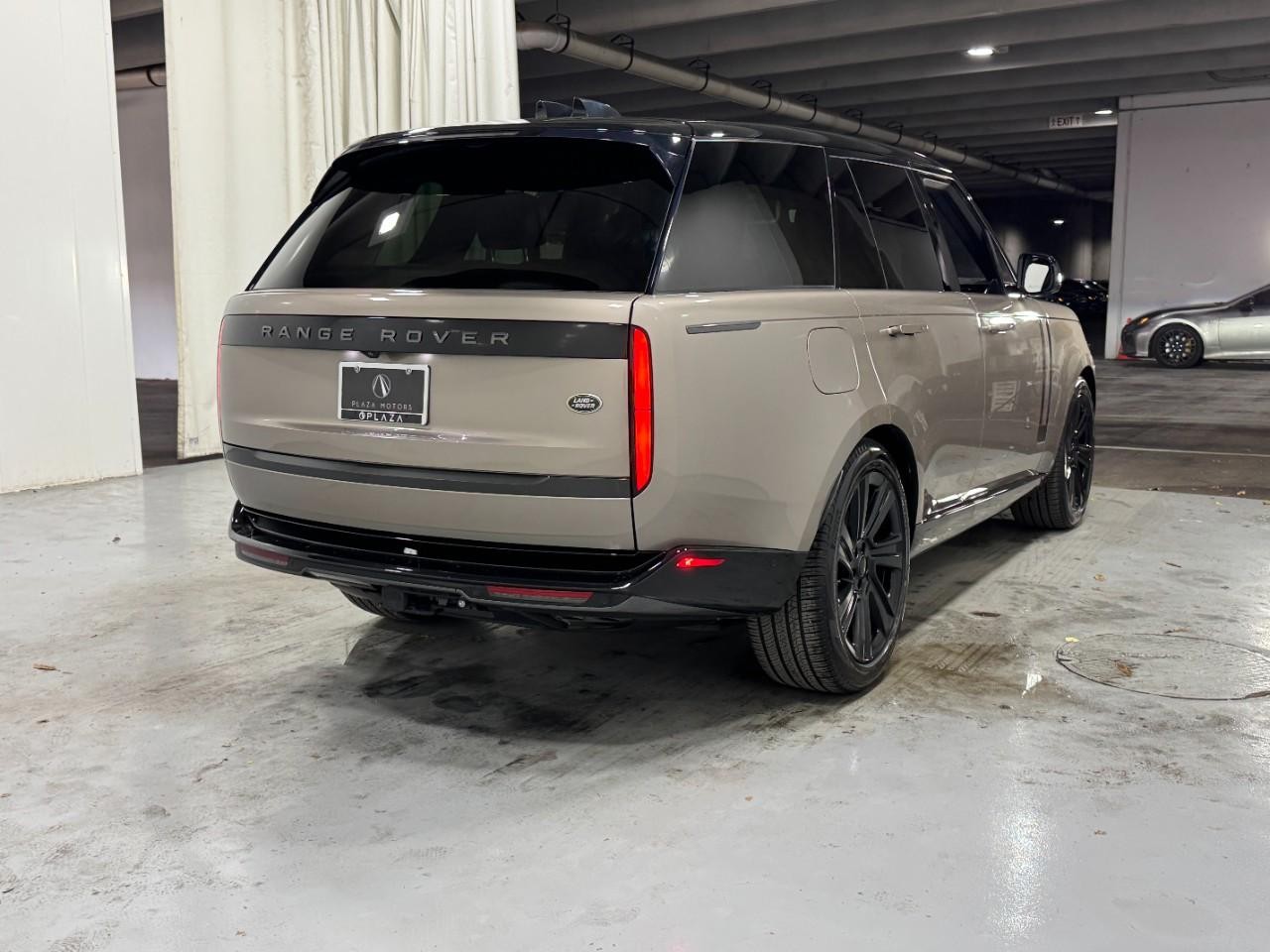 Land Rover Range Rover Vehicle Full-screen Gallery Image 4