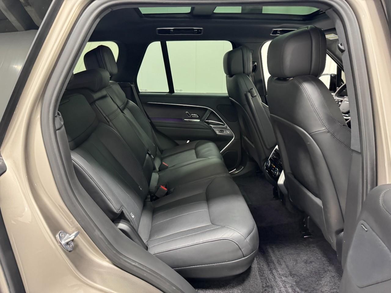 Land Rover Range Rover Vehicle Full-screen Gallery Image 10