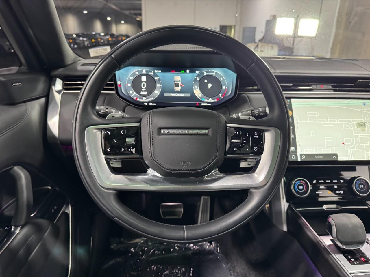 Land Rover Range Rover Vehicle Full-screen Gallery Image 14