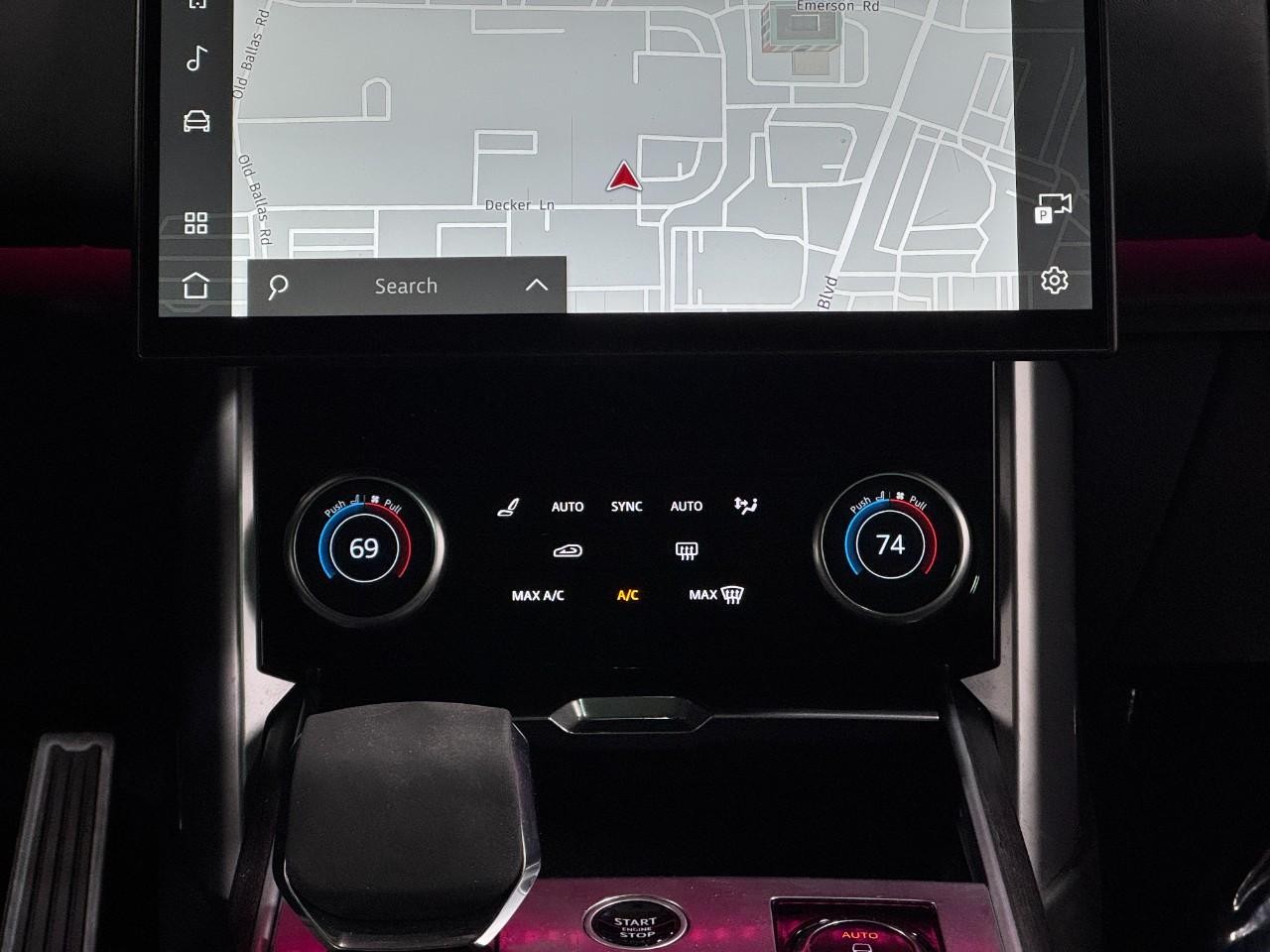 Land Rover Range Rover Vehicle Full-screen Gallery Image 16