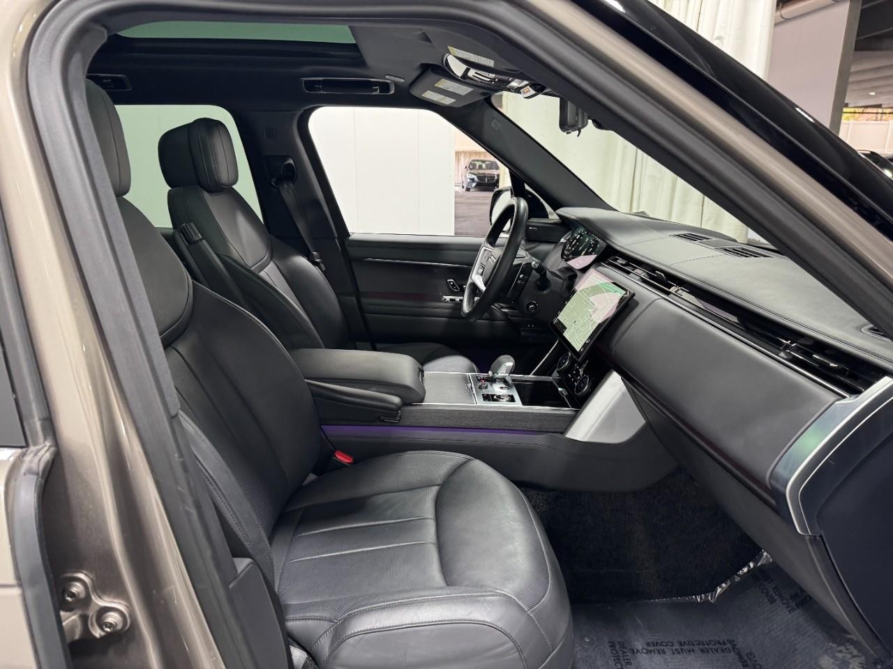 Land Rover Range Rover Vehicle Full-screen Gallery Image 19