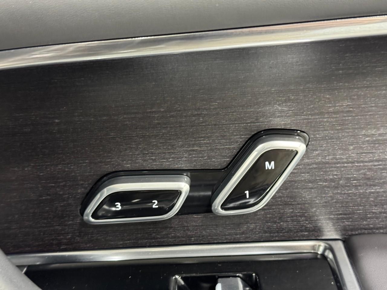 Land Rover Range Rover Vehicle Full-screen Gallery Image 21