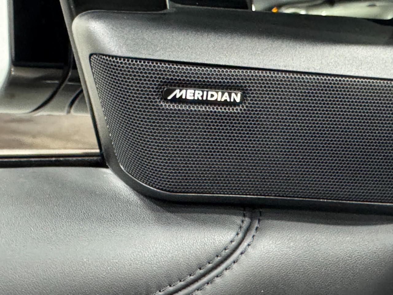 Land Rover Range Rover Vehicle Full-screen Gallery Image 24