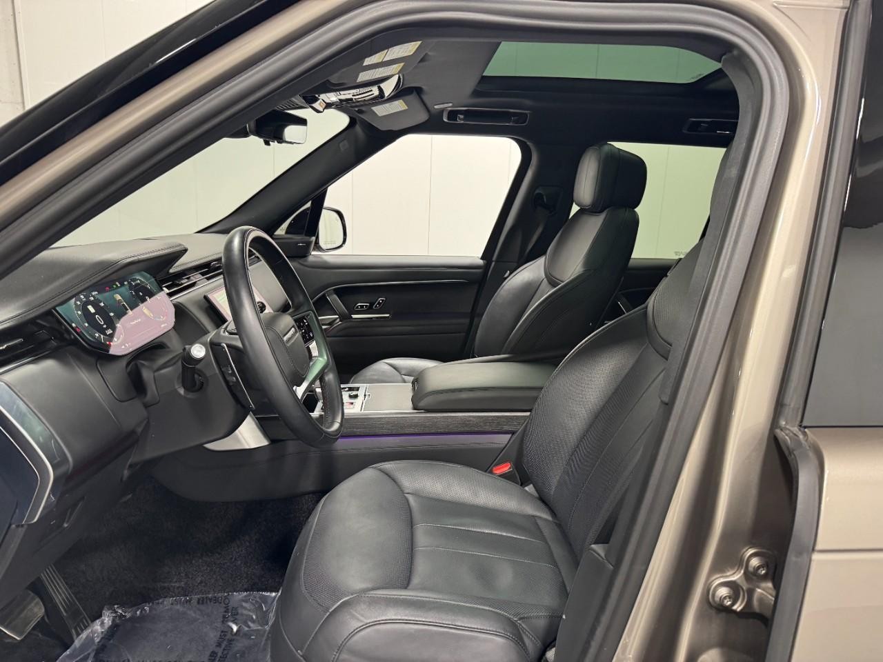 Land Rover Range Rover Vehicle Full-screen Gallery Image 28