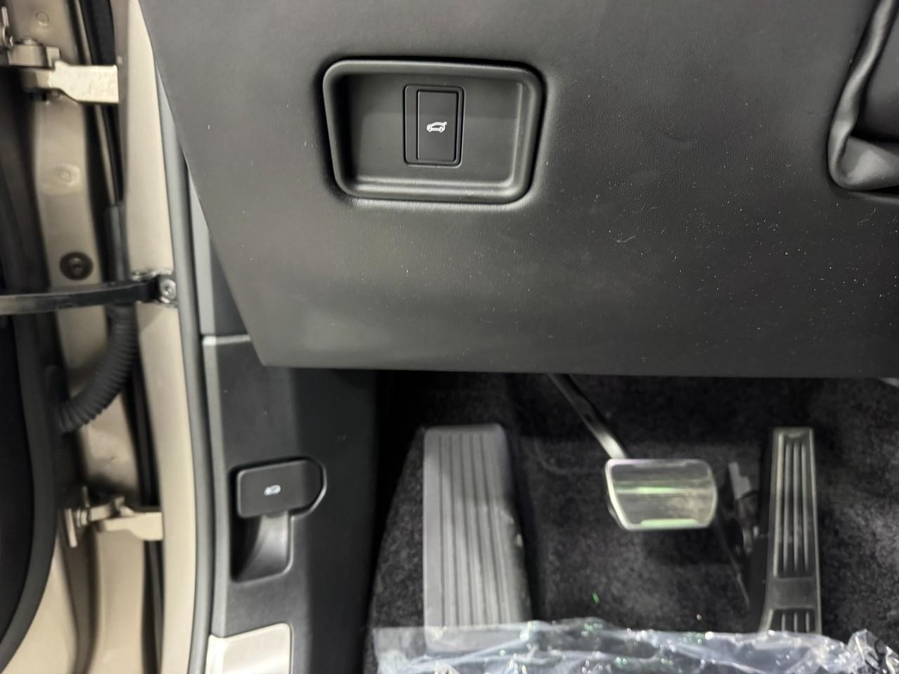 Land Rover Range Rover Vehicle Full-screen Gallery Image 30