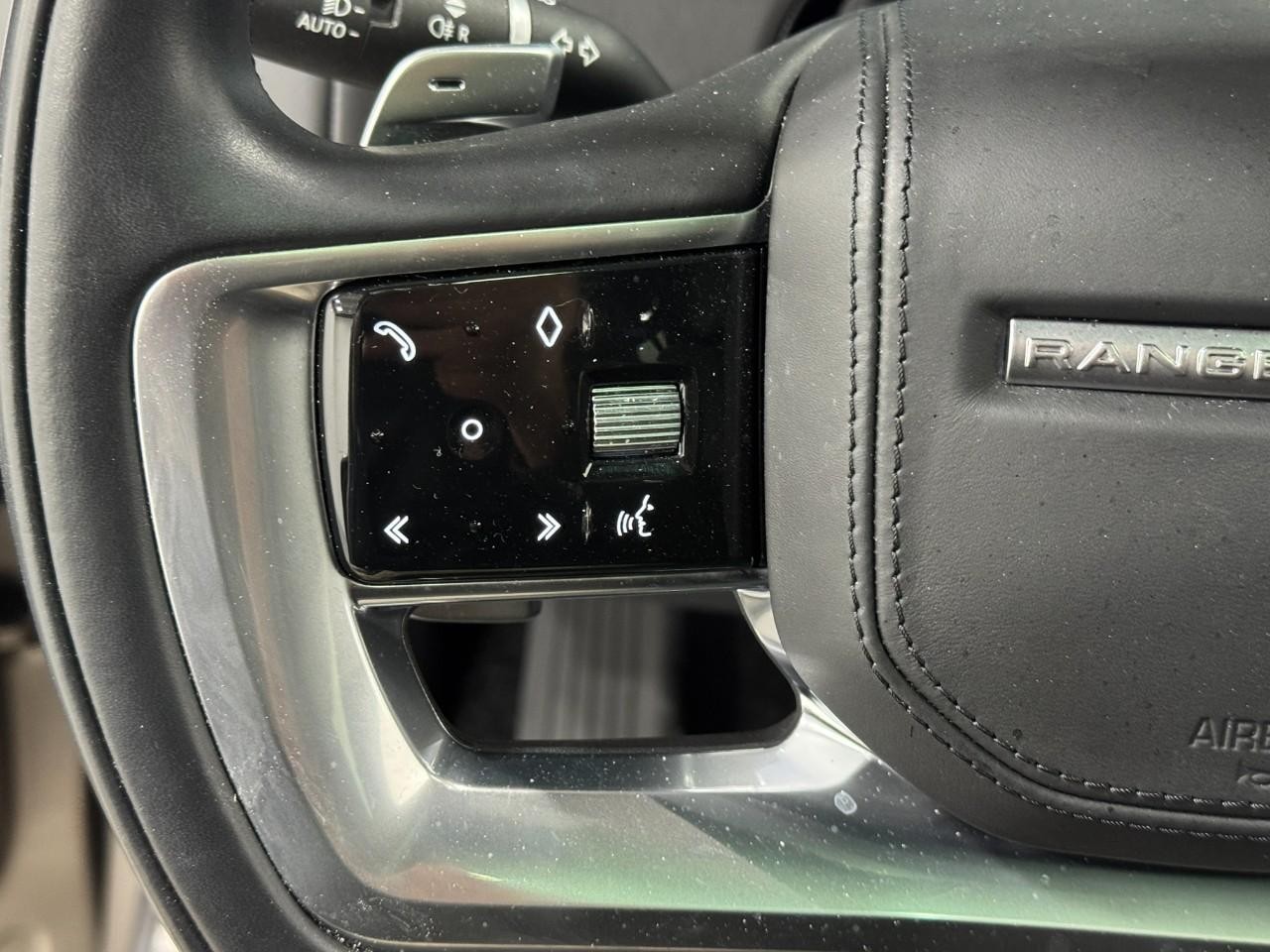 Land Rover Range Rover Vehicle Full-screen Gallery Image 31