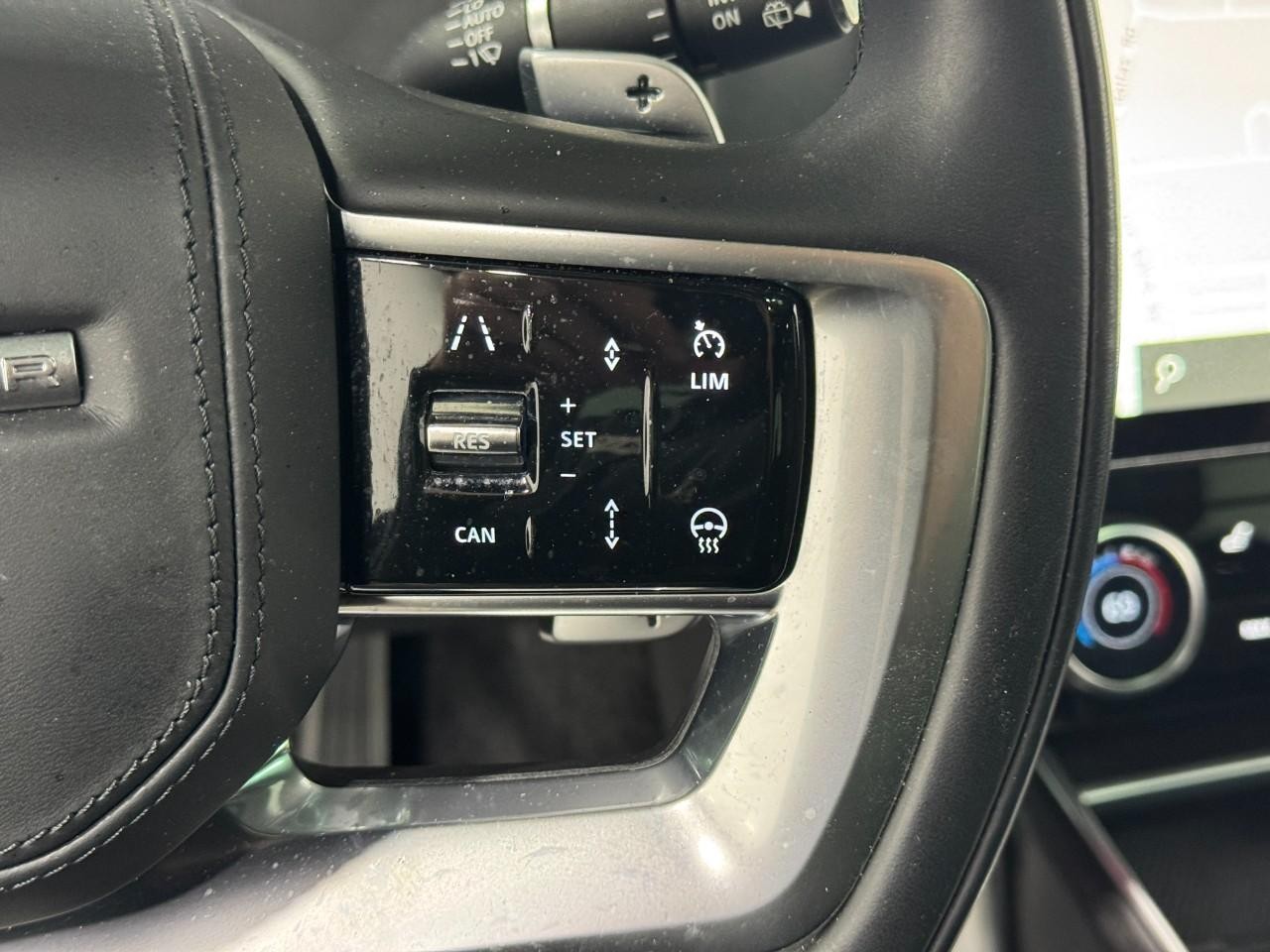 Land Rover Range Rover Vehicle Full-screen Gallery Image 32