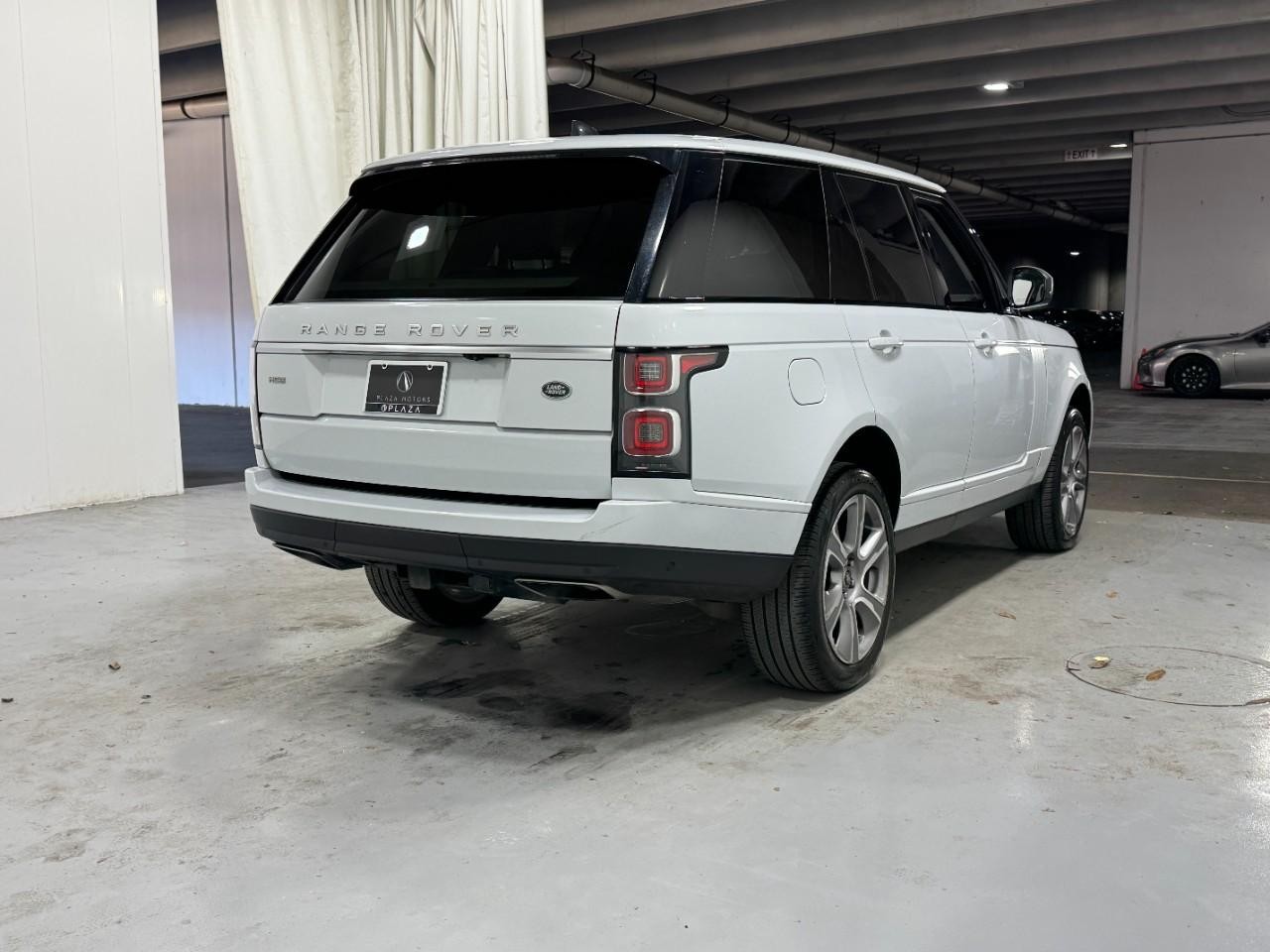 Land Rover Range Rover Vehicle Full-screen Gallery Image 04