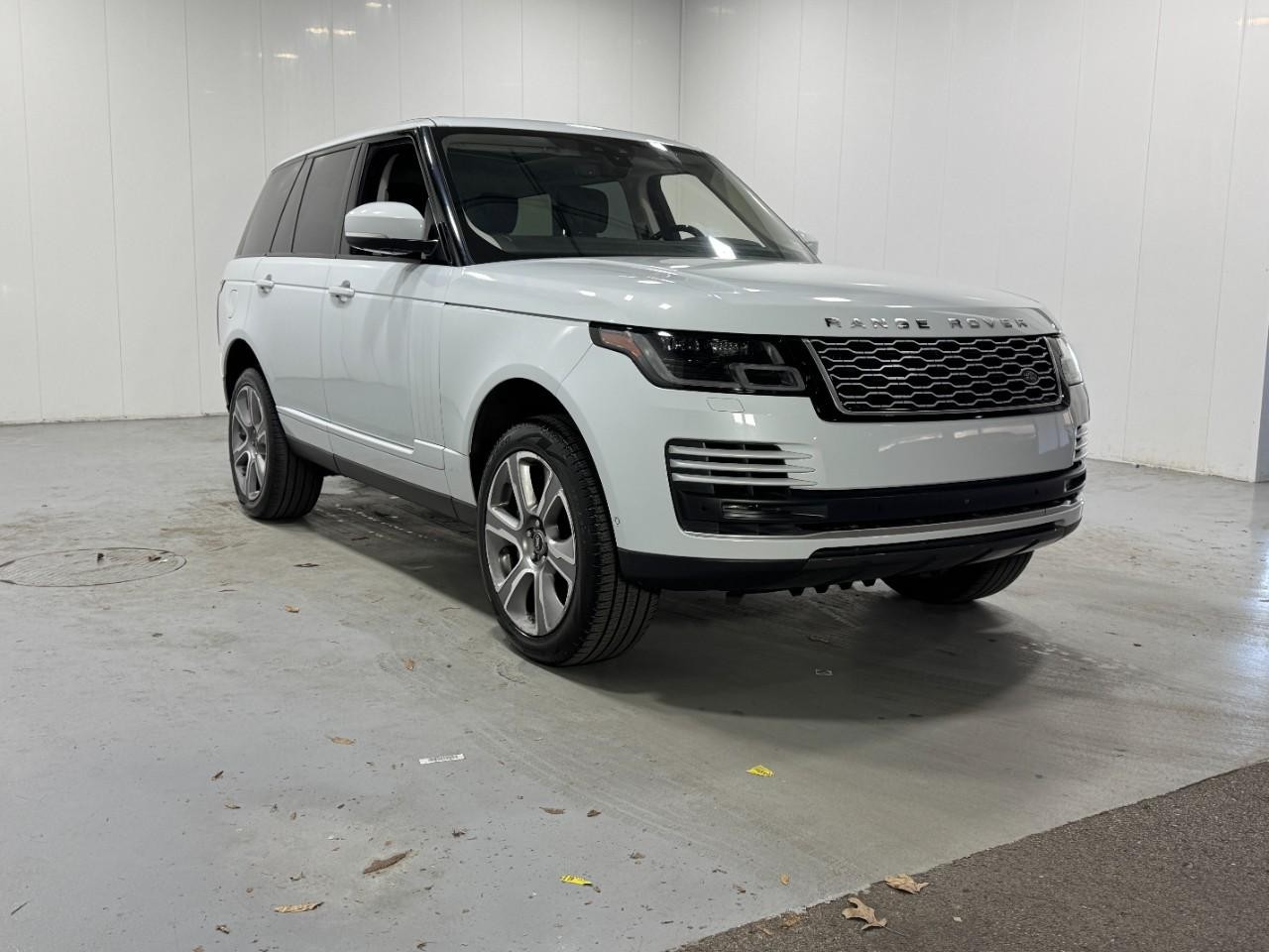 Land Rover Range Rover Vehicle Full-screen Gallery Image 06