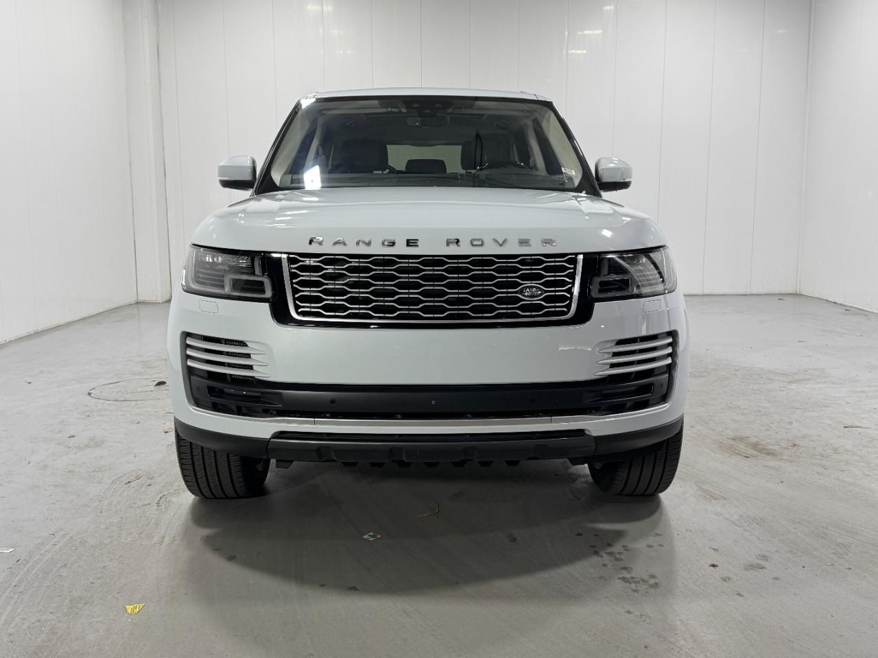 Land Rover Range Rover Vehicle Full-screen Gallery Image 07