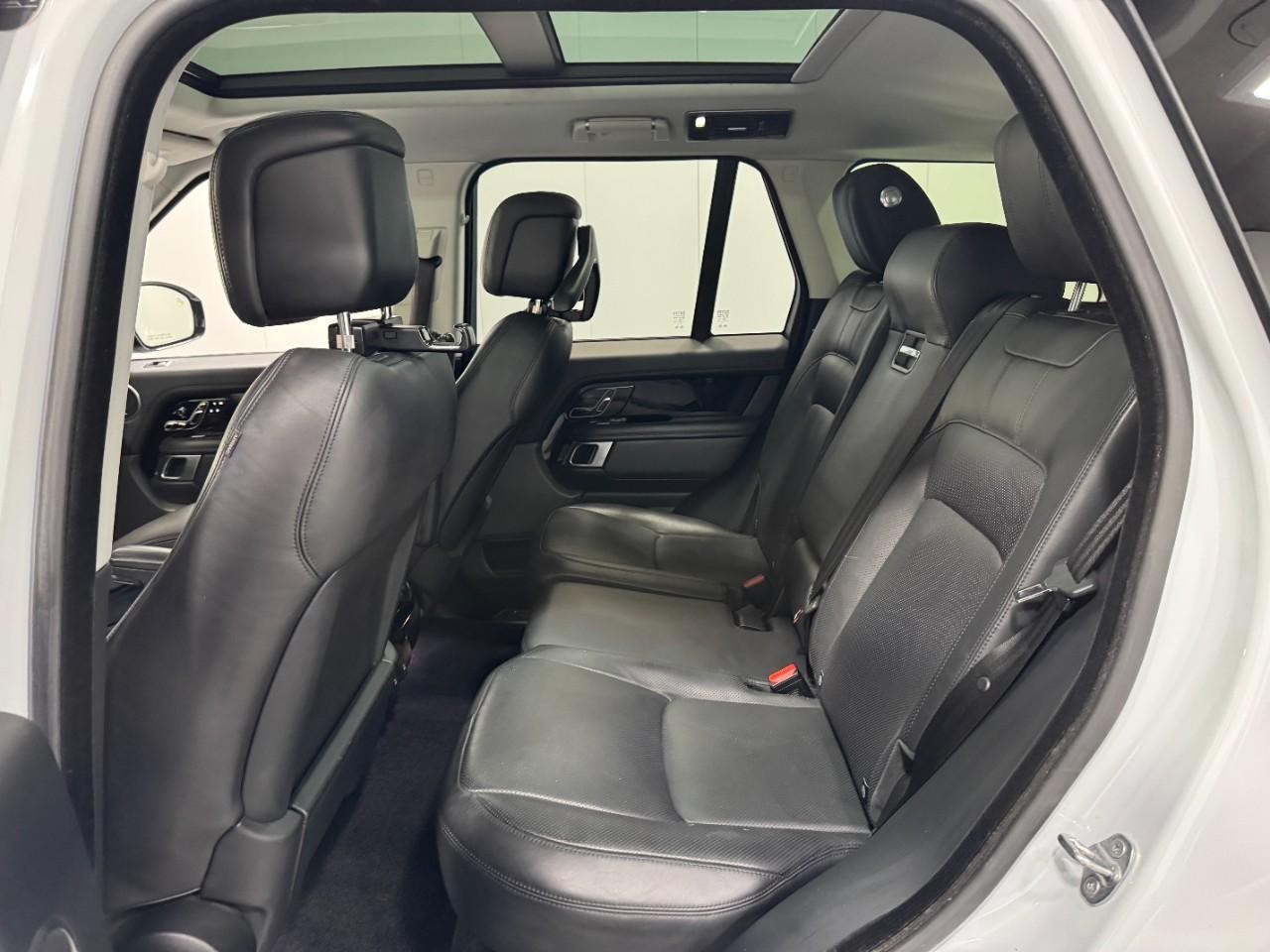 Land Rover Range Rover Vehicle Full-screen Gallery Image 08