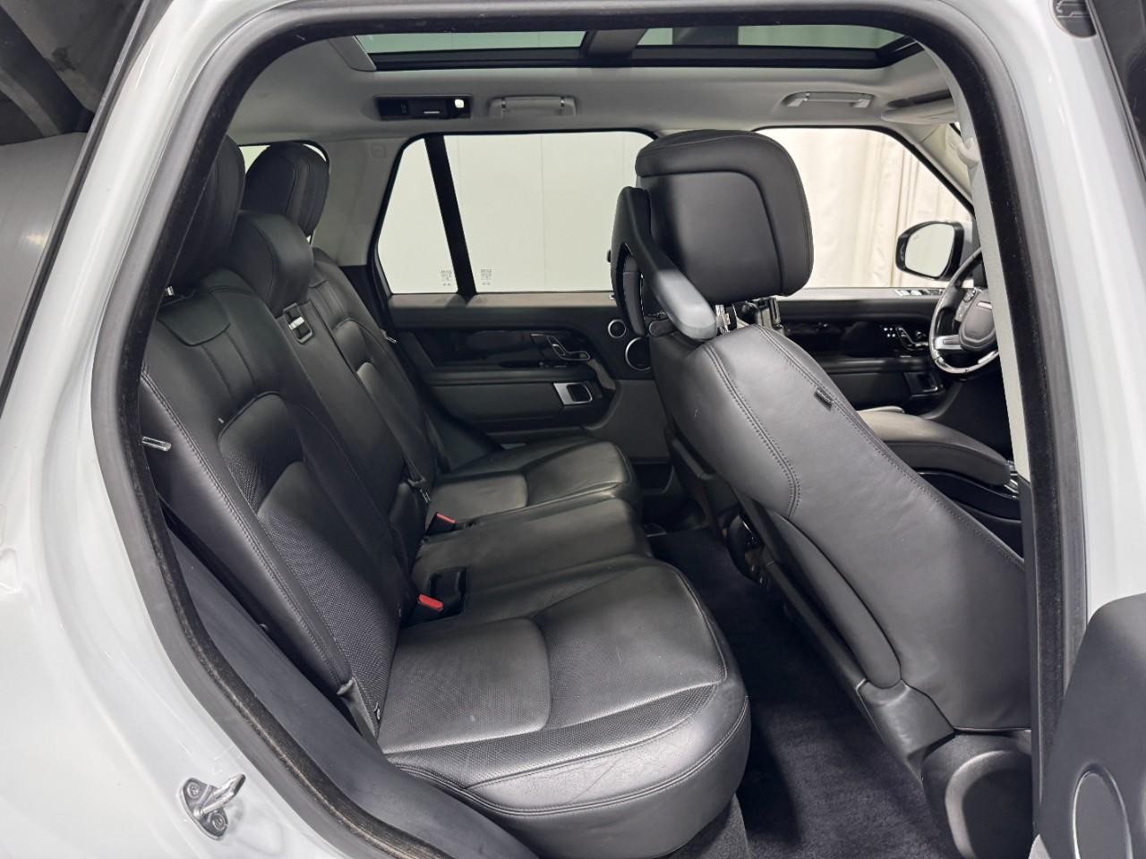 Land Rover Range Rover Vehicle Full-screen Gallery Image 10