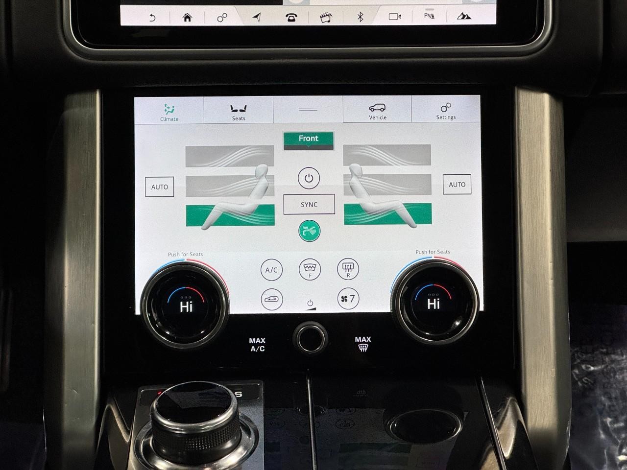 Land Rover Range Rover Vehicle Full-screen Gallery Image 16